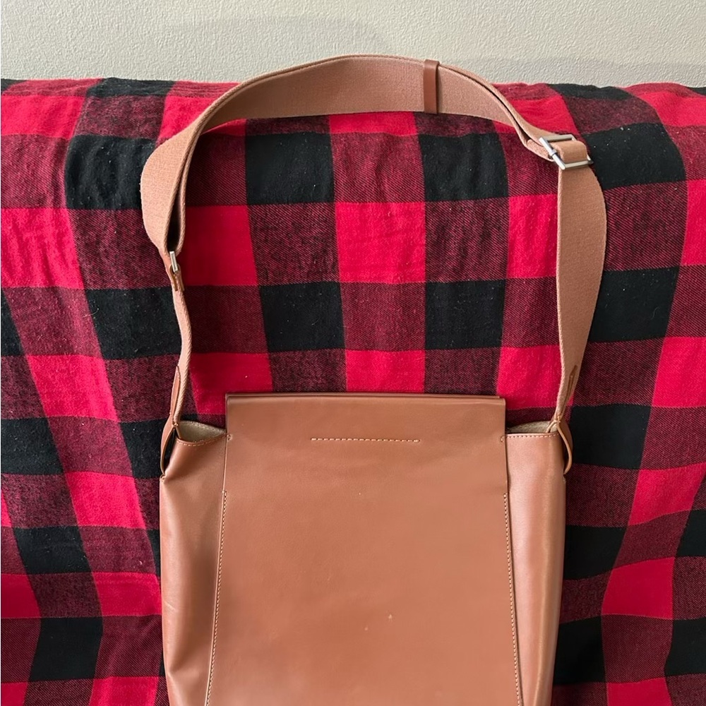 Everlane Tan Crossbody Bag with Adjustable Strap